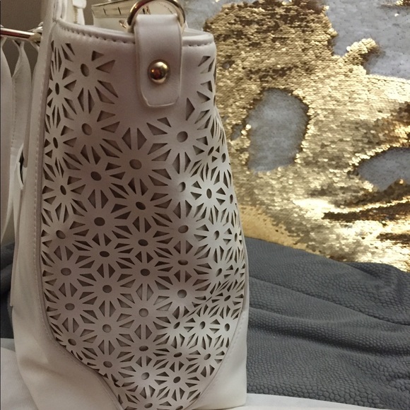 JUSTFAB White + Gold Eyelet FAUX Leather Tote NWOT - Picture 2 of 7